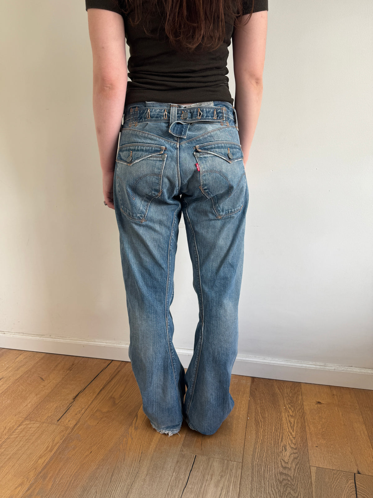 Levi’s Engineered Buttons Buckle Back
