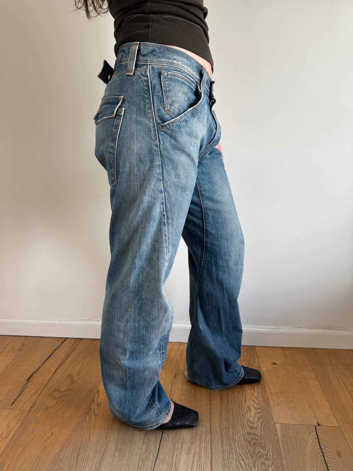 Levi’s Engineered Buttons Buckle Back